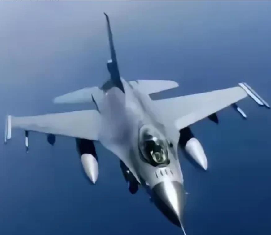 特拉维夫的宁静被瞬间打破！就在以色列F35战机完成任务归航之际，胡塞武装出其不意