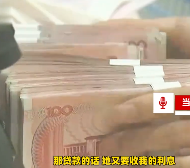 四川成都，一男子在银行ATM机上存了钱，可却迟迟未见到账。男子因着急用钱，就找银