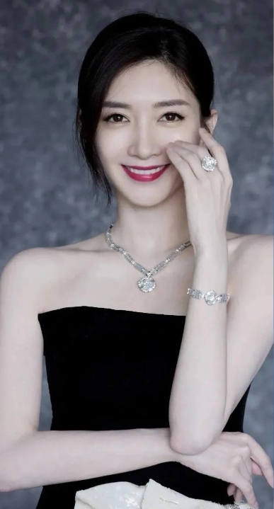 跟随江疏影的脚步，探索投资的智慧与魅力