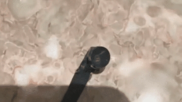 浙江宁波，女子入住酒店，晚上上网时，发现一个WiFi连接，她怀疑，上个客人把手机