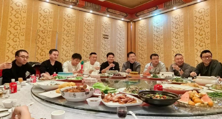 同学聚会为何成了“差生聚集地”？