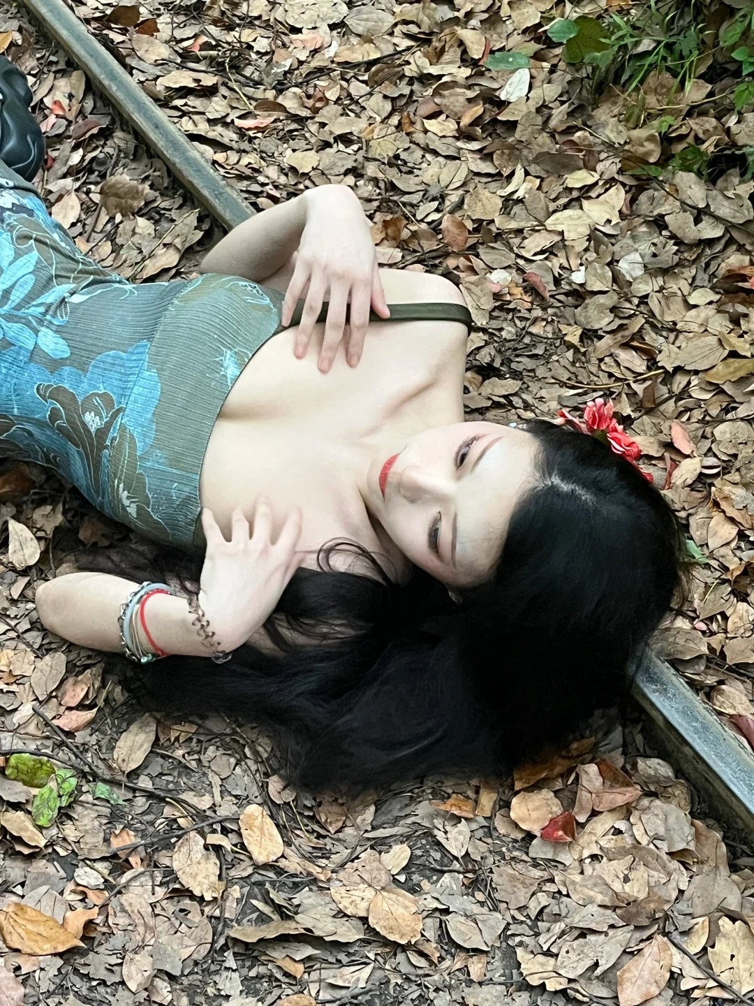 穿这样网恋奔现被丢在大街上了
站了一小时街 赚得盆满钵满 比网恋有意义多了
