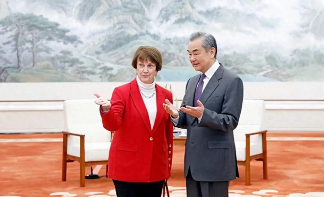 震惊世界！马来西亚官宣：中国取代美国，特朗普难挡！
在特朗普开启他的又一任期之时