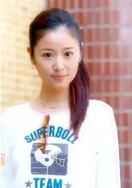 左边是林心如，右边是谭松韵，你觉得谁更美？
林心如1976年出生在台湾省，祖籍福
