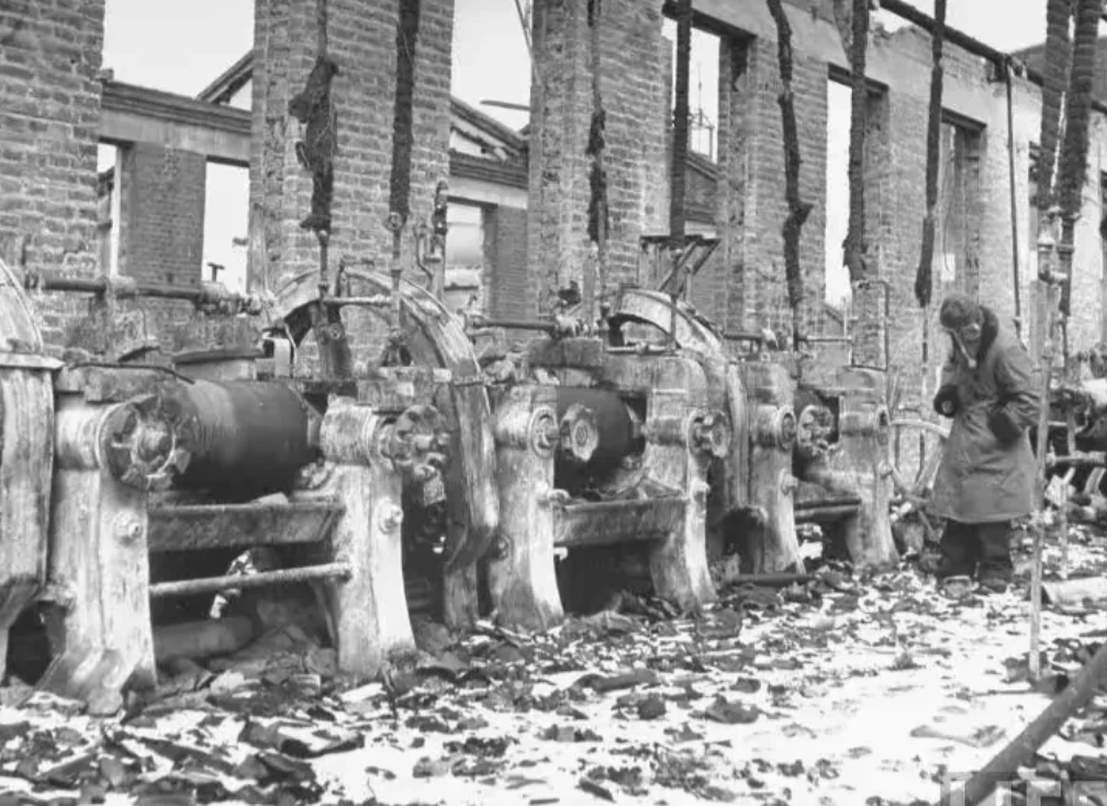 历史冷知识：大漂亮8月6日投的原子弹，老大哥8月9日宣布出兵攻打东北小日军，小日