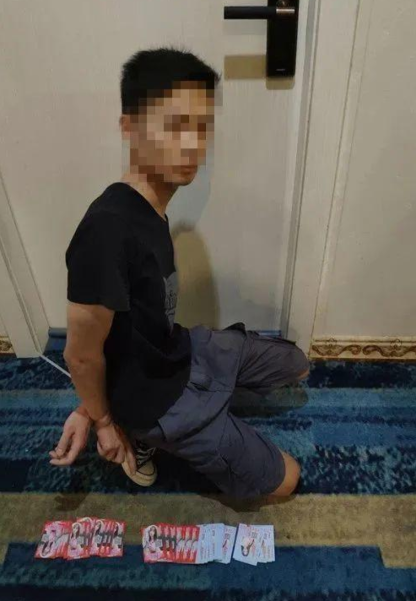 “白嫖成功了？”广东深圳，20来岁小伙捡到地上小卡片，打了上面电话，谈好了50元