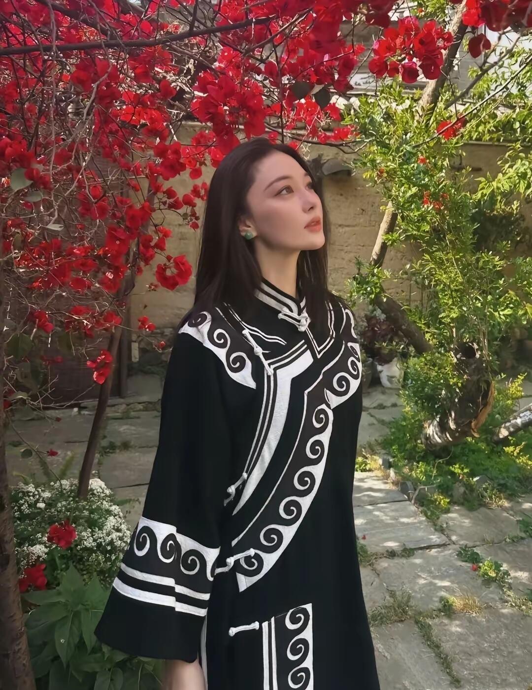 张馨予：岁月静好，与何捷共赏人生