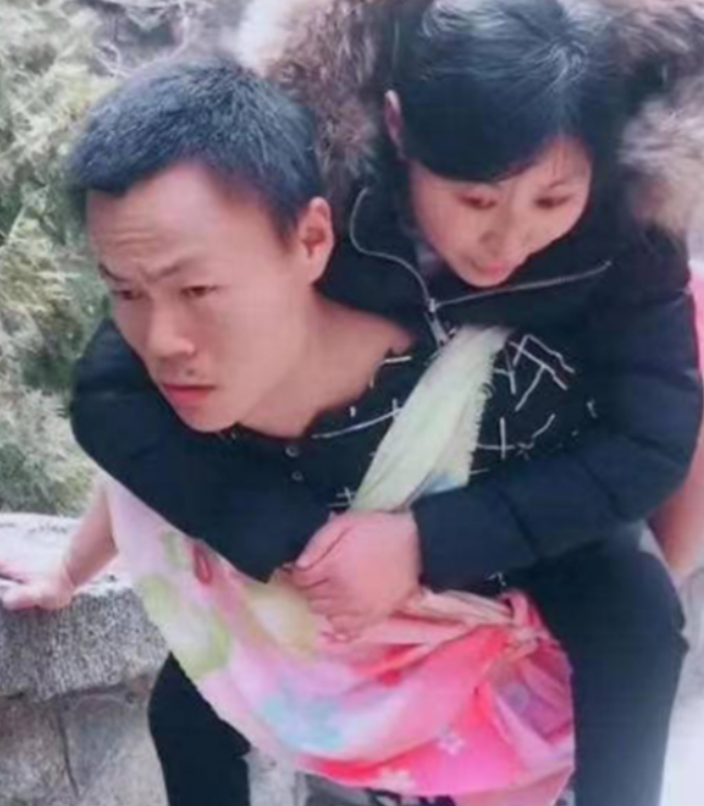 爱情？2008年，山东21岁女子为爱翻墙私奔摔成瘫痪。男友知道后，不惜与父母断绝