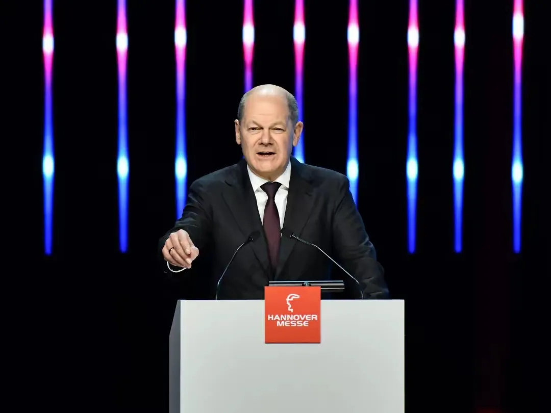 德国总理朔尔茨近日直面国家困境，坦诚地表达了对当前多重挑战的深切忧虑。他深感前所