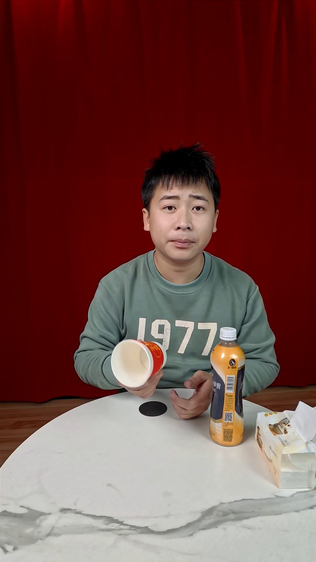教你变一个有趣的咖啡杯魔术                           