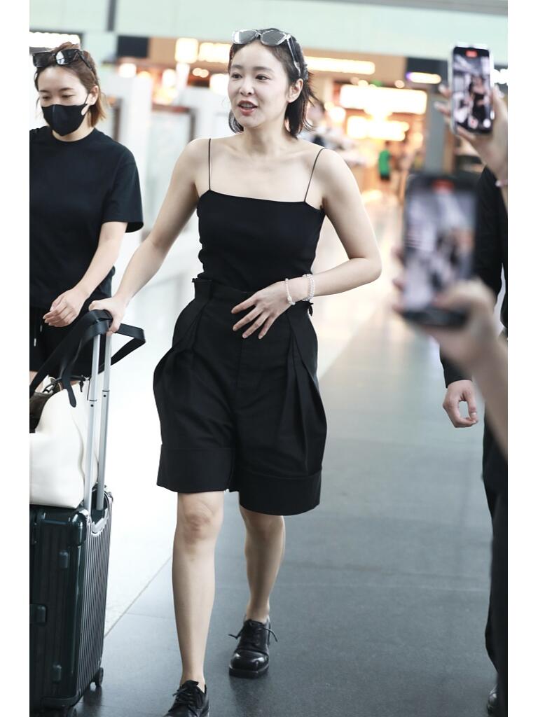 高叶黑色吊带