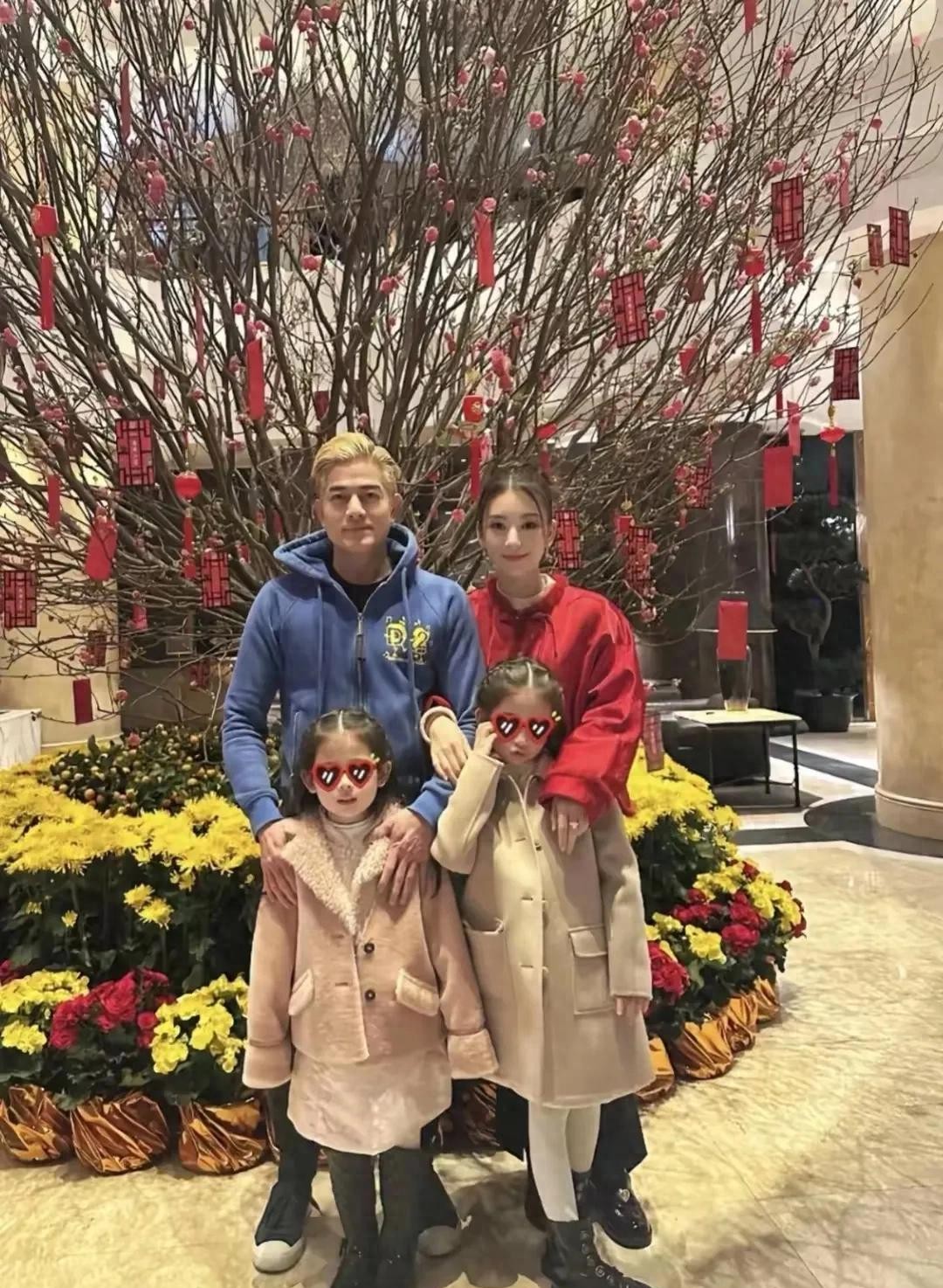 郭富城陪老婆孩子回安徽老家过年，这画面太温馨了！

哎，这年头，明星的私生活也是