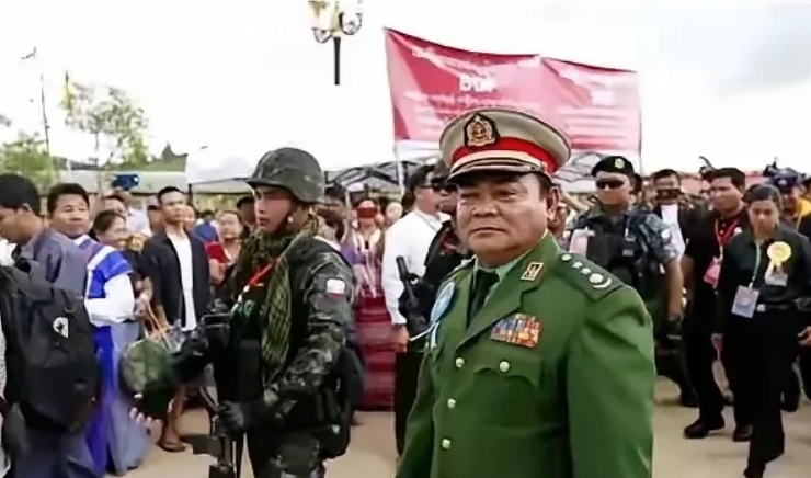 据说这个人就是妙瓦背后的军阀，如果不是碍于国际影响，咱们早就干掉他了。
现在是，
