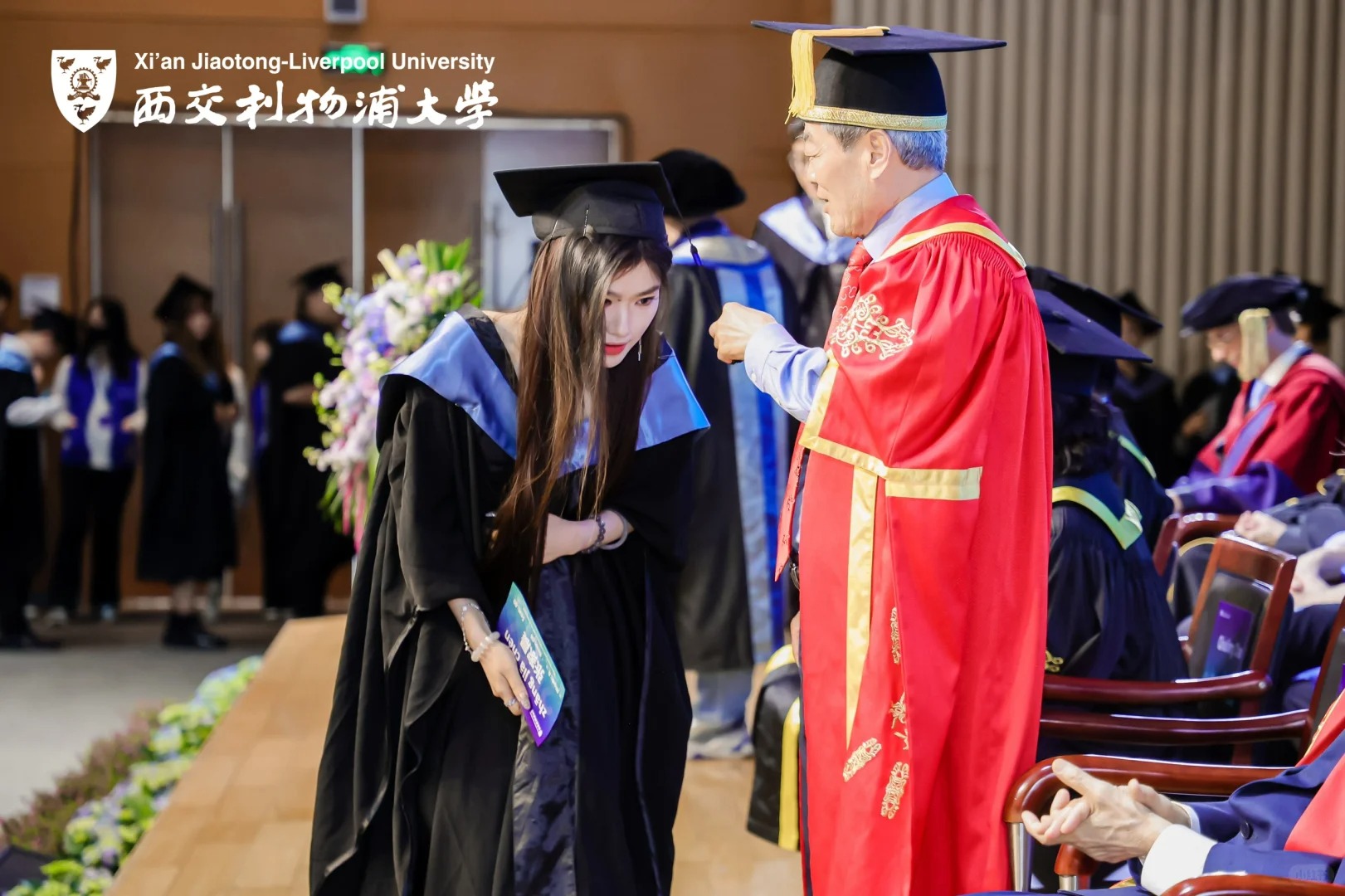 XJTLU｜🎓我毕业啦
毕业典礼是昨天
一天都在赶时间
记不清太多事了
只记得