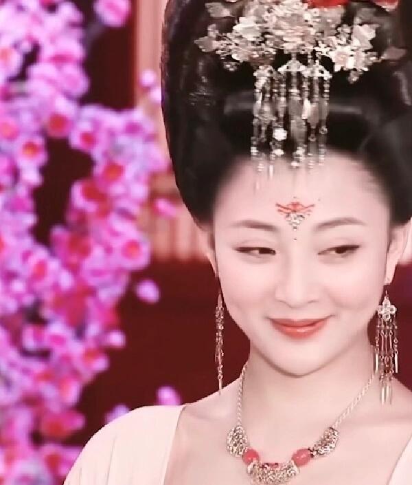 殷桃才是我心目中杨贵妃风情的样子...