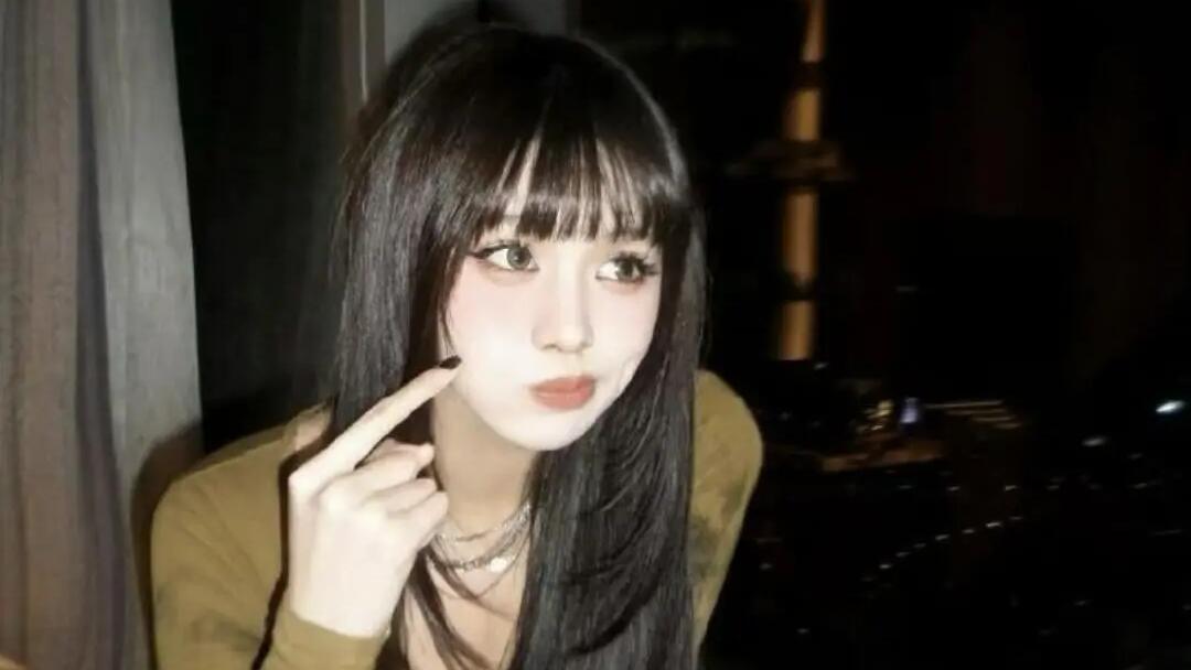 汪峰与女儿温馨逛街，日本偶遇引热议