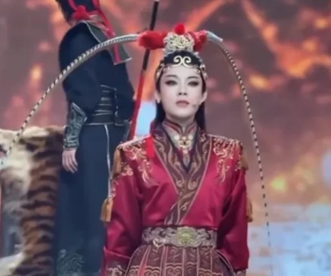 骂陈丽君，黑她是出于什么目的呢？

我知道陈丽君这位演员还是前几年的越剧新龙门客