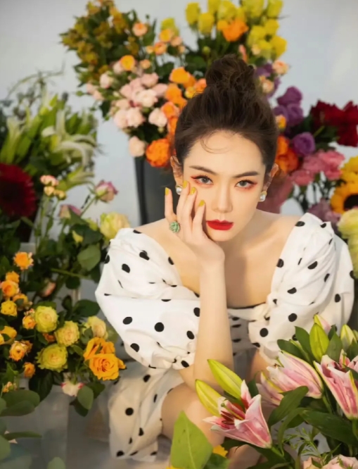 李承铉特别崇拜戚薇，明明两个人搭伙过日子，但却没李承铉啥事儿，生的孩子全部中的戚