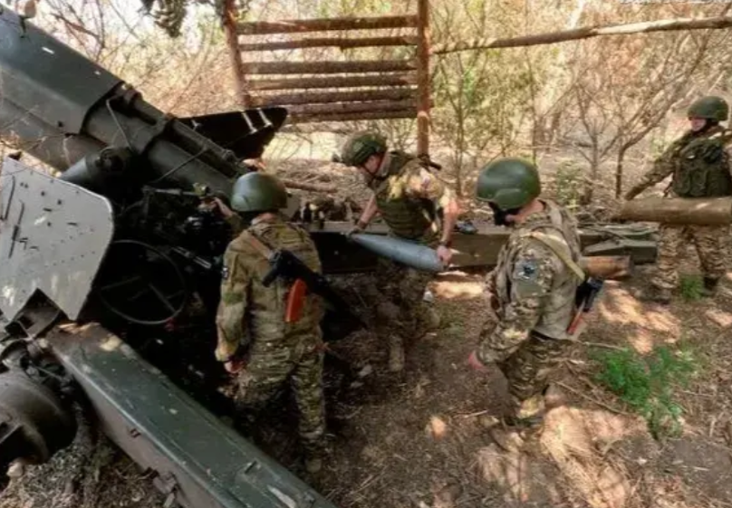 库尔斯克战役，乌纳粹军竟然栽了！大家都在猜，这是战术失误，还是故意放水？
夜袭搞