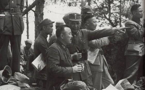 1944年9月，霍揆彰给重庆发去电报，要求将东北军53军解散，军长周福成查办。蒋