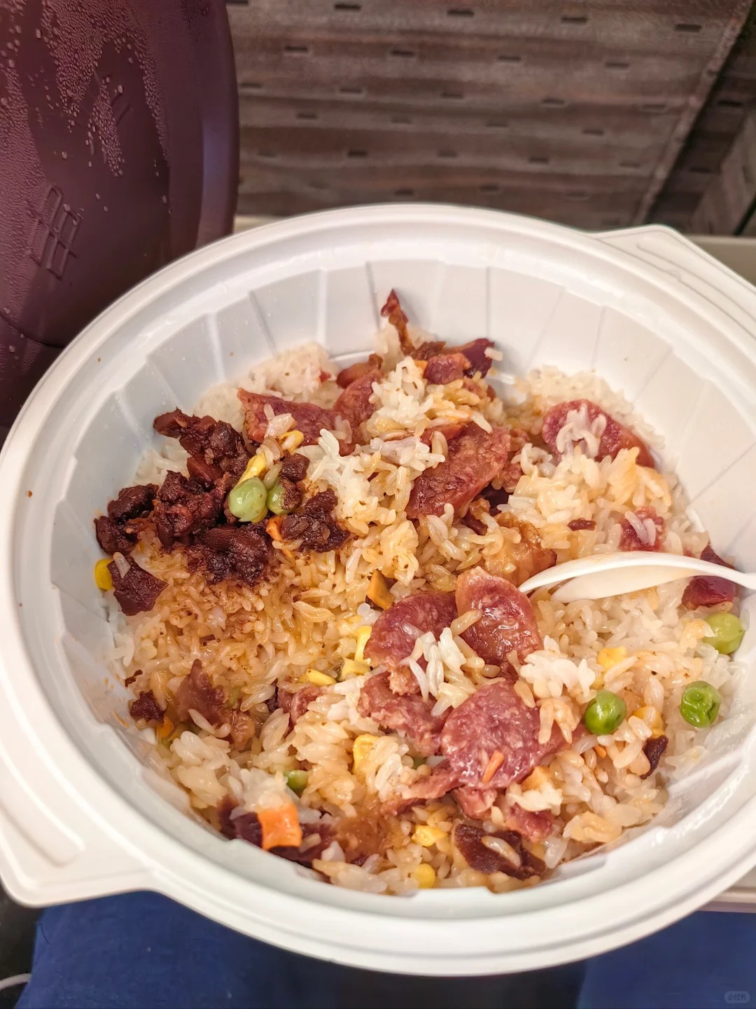 高铁上听到前面母女聊天，母亲：我最喜欢吃冒菜，我吃冒菜特别厉害，我是冒菜之母。
