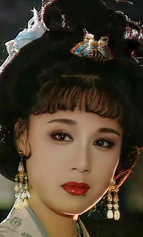 李建群：美貌与才华并