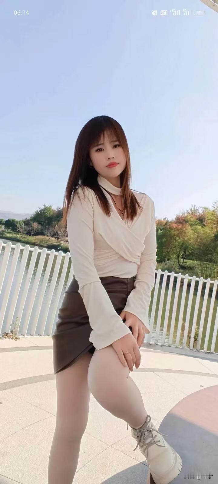 跟学妹一起出来晒太阳哈哈哈哈