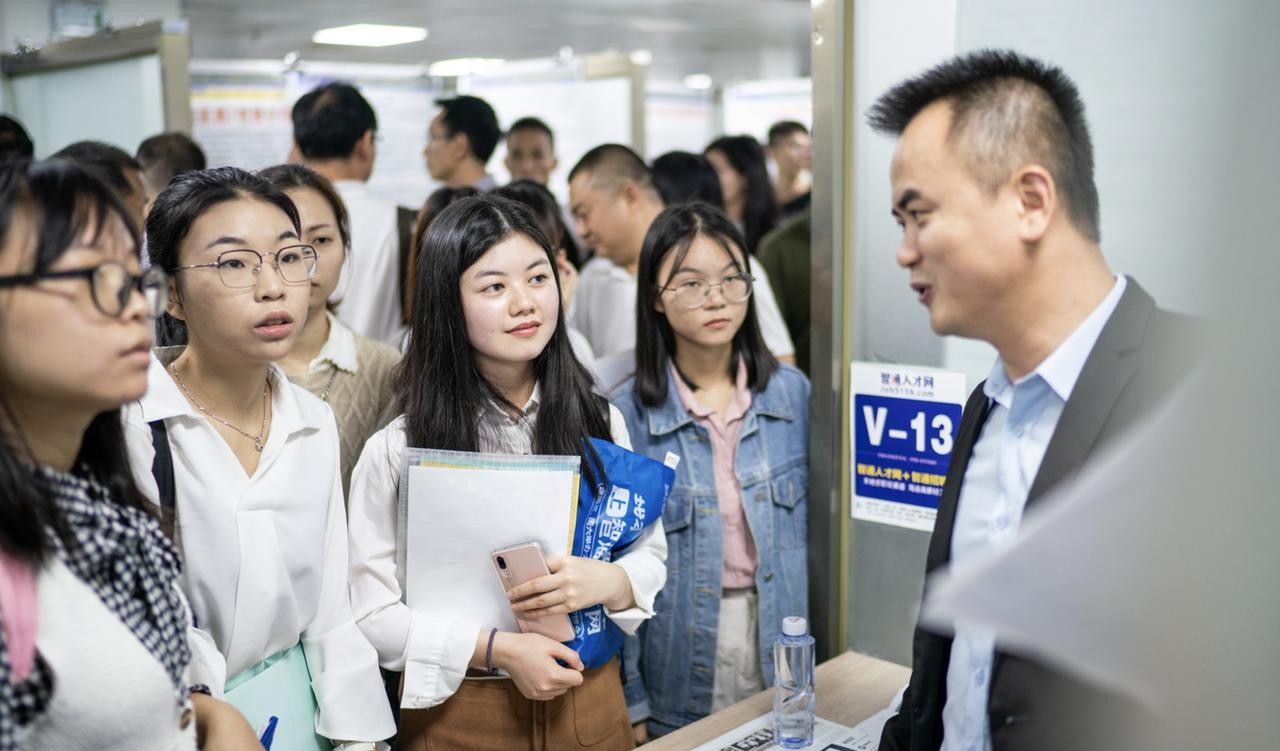 啥？美国科技牛气哄哄，竟敢说是靠咱中国的人才？这话说出来，我这暴脾气可忍不了！难