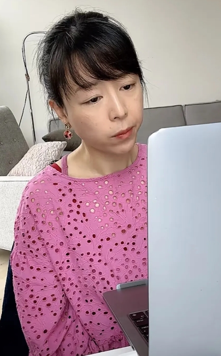 说实话现在特别反感张静初，
一开始挺喜欢她的，
尤其是她能够沉下心来学习考研，