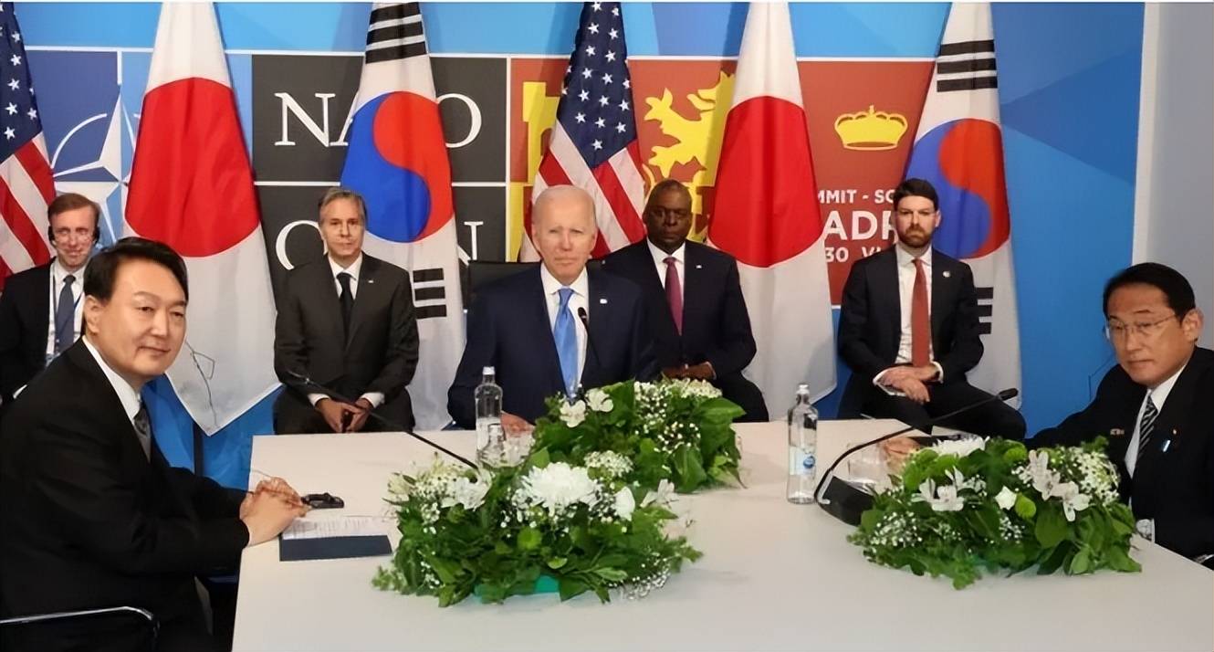 当今世界，处境最尴尬的国家有三个，日本、韩国和英国。眼看着美国犹如老太太过年一年