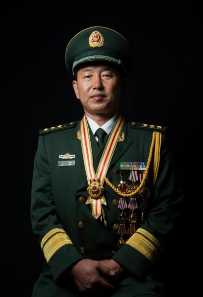 “将在外军令有所不受"2008年，中国联防队员执勤时被匪徒砍杀，指挥员王刚到达现
