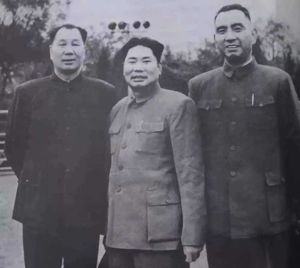 开国上将有三杨，战功赫赫千古流芳。三杨都是毛主席的爱将，最受毛主席器重的应该是杨
