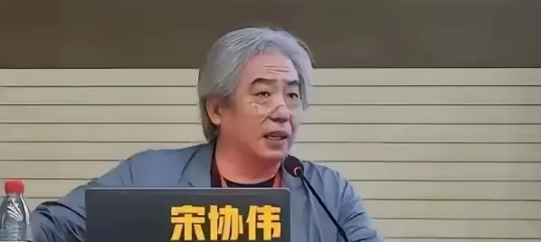 宋协伟一出事，教材插图立马就正常了，这前后对比，谁看了心里没点数？之前那批插图，