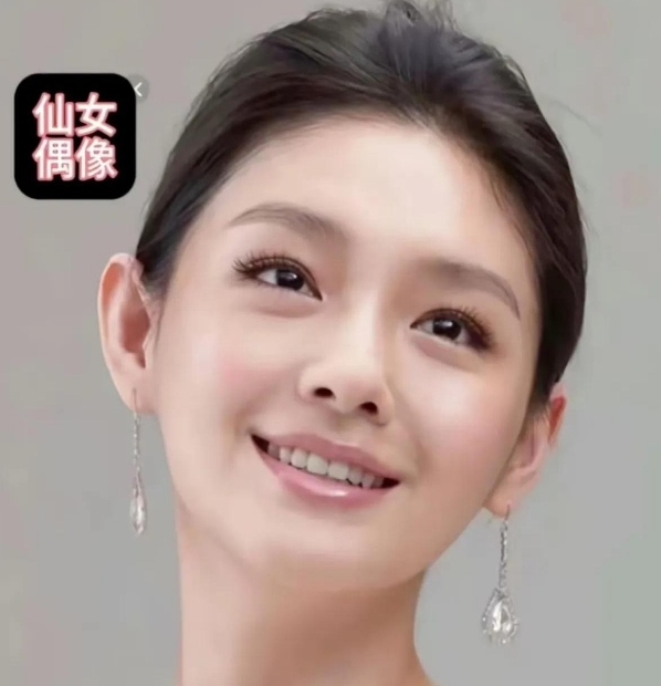 刚得知小S决定将大S的墓地迁至顶级墓园，这波操作属实让人想点个赞！

作为亲妹妹