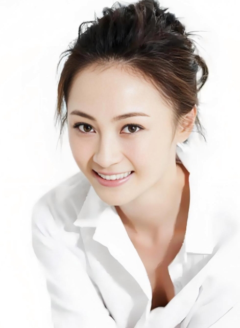 最近，姚笛在社交平台发了动态，话题依旧是“生活还得继续”。她的意思很简单：过去的