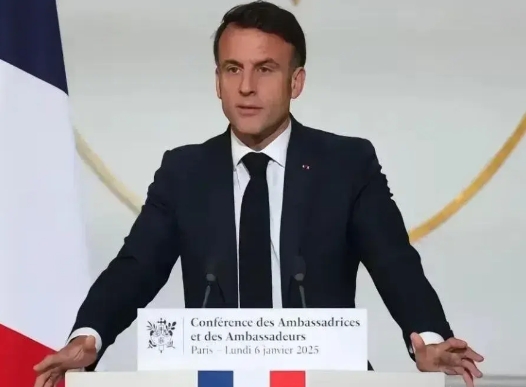 巴黎开会，八国到场，美国不来！ 法国就硬气起来了，高喊援乌，还要送1000辆装甲
