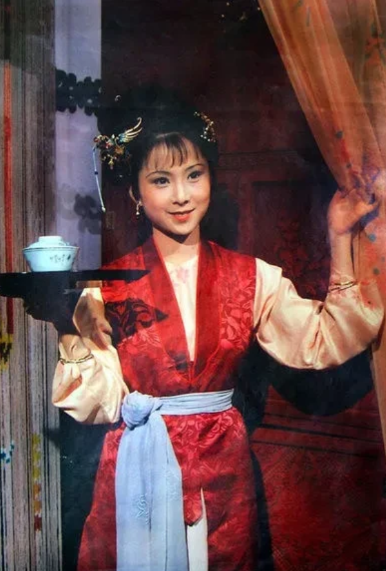 红楼梦中第三十四回，宝玉命晴雯送旧帕子给黛玉，这是有什么深意吗？
书中写黛玉收下