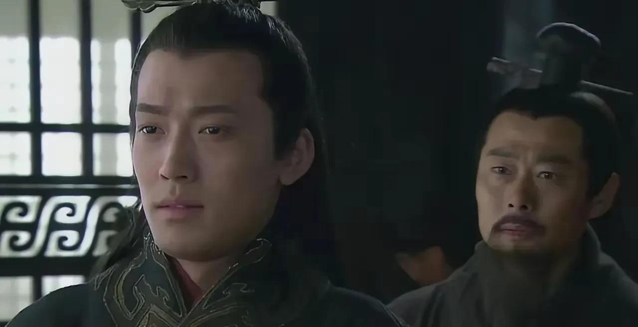 孙权三弟孙翊遇刺身亡。夜里，孙翊夫人徐氏祭拜完亡夫，刚想去换丧服，忽然有人将她抱