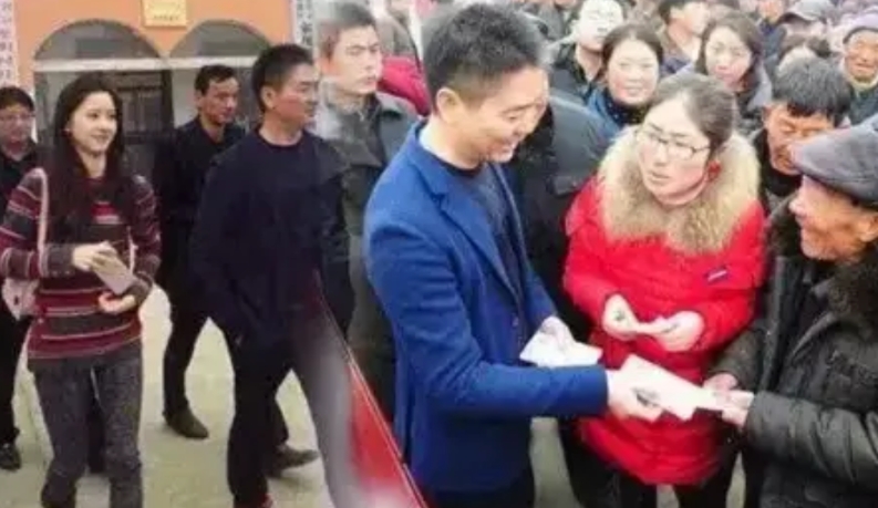 同样是农村出来的，雷军为什么没有像刘强东一样回馈家乡。

如果现在论身价，雷军已