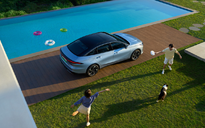 革新者来了！吉利银河L6 EM-i上市，7.89万起售强势冲击A级电混家轿市场，