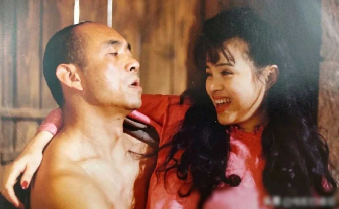 因3分钟大尺度戏，9年被禁播2次，全片没1个好人，却仍是经典