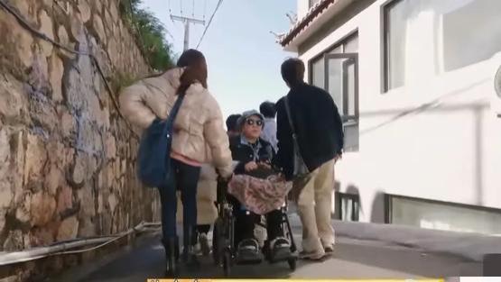 刘晓庆破产养老钱都没了，倪萍心疼流泪，张蔷李小冉要给晓庆养老