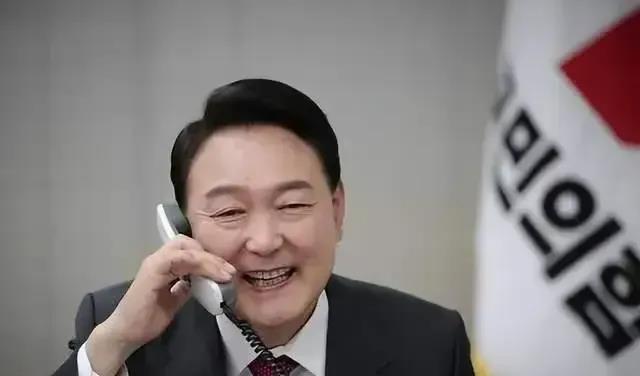 尹锡悦：大哥，不好了！
拜    登：咋滴了？
尹锡悦：岸田那小子要“造反”啦！