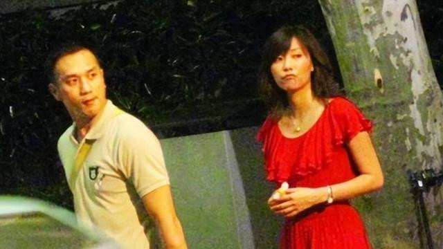 她和成龙深夜醉酒后激吻，著名作家不惜为其离婚