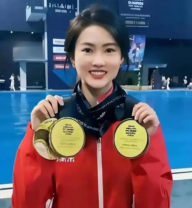 尘埃落定！陈若琳恋情曝光，甜蜜回应引热议！（陈若琳感情经历视频）-第3张图片-九妖电影