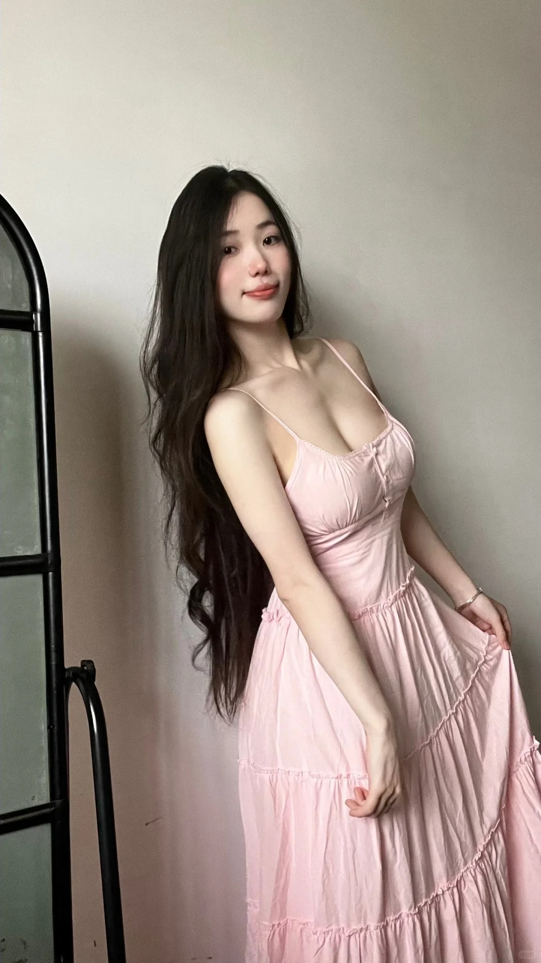 好爱俺的小粉裙🐇
太好看了吧，173穿太合适了，到脚踝，颜色粉嫩粉嫩的