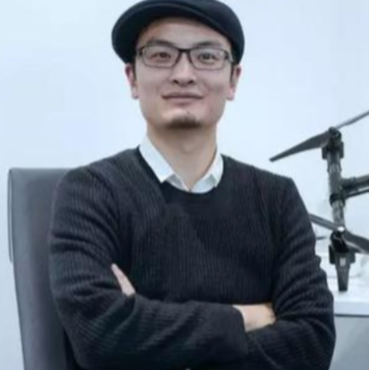 2006年，他创立的大疆公司是美国最痛恨的中国公司，被老美罚20亿，但他却一分都