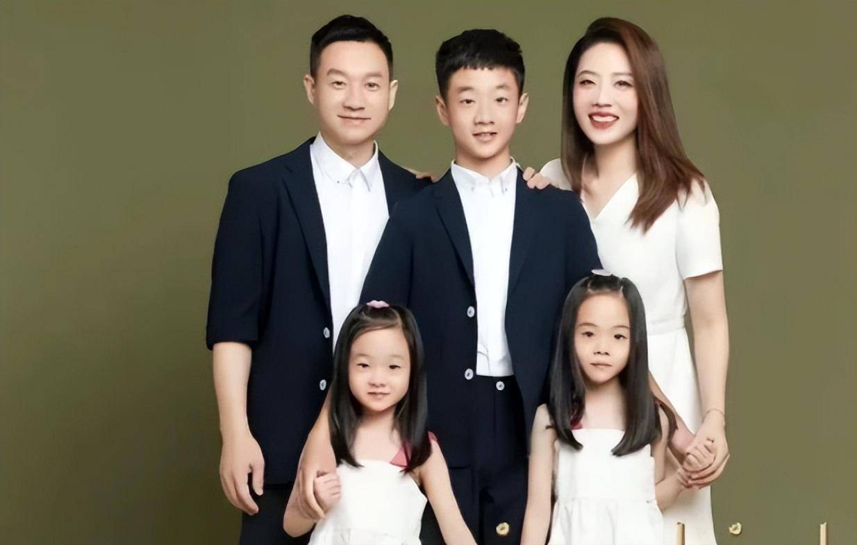 杨威是体操世界冠军，妻子杨云是体操女神，但是世界冠军的爸和体操女神的妈，两个武林