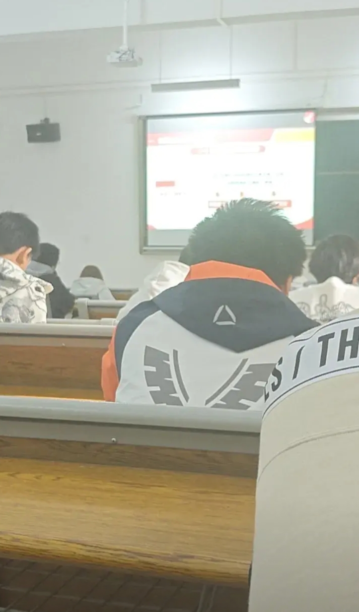 上了初三才发现，那些有后劲的孩子，都是初一，初二做对了这5件事：

1. 第一件