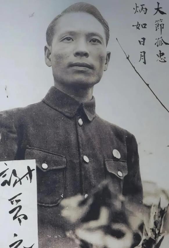 1941年，被软禁在租界的谢晋元，在带队出早操的时候，发现少了4人，就去询问情况